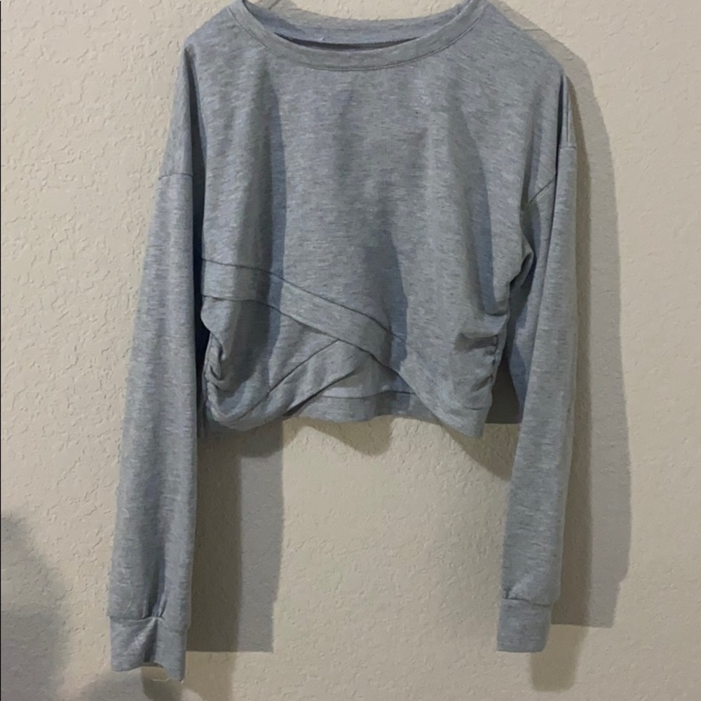 gray cropped long sleeve top